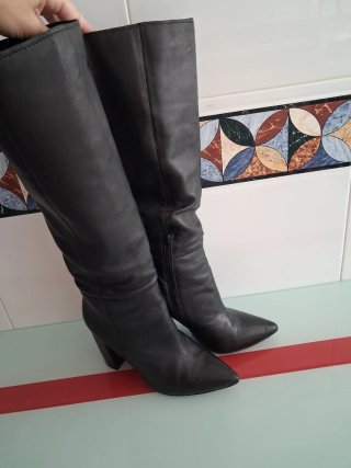 Botas altas negras de tacón