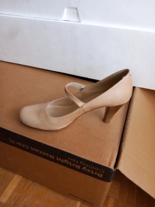 Zapatos de piel color nude Talla 40. Made Spain