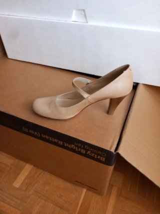 Zapatos de piel color nude Talla 40. Made Spain