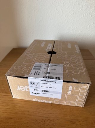 Conmutador 10AX, 250v - Hager 3036