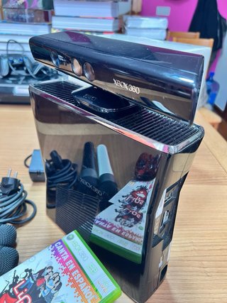 Xbox 360 con Kinect y Accesorios