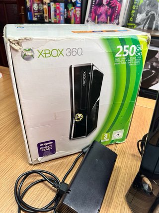 Xbox 360 con Kinect y Accesorios