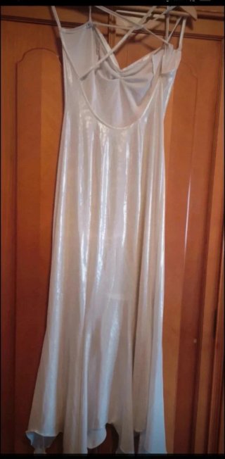 Vestido largo plateado irisado