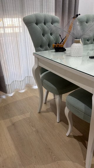 Mesa grande habatible y 4 Sillas Comedor