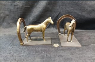 Sujetalibros de caballos y herraduras