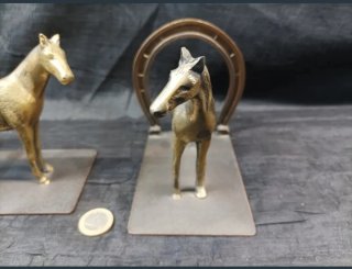 Sujetalibros de caballos y herraduras