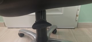 Silla de oficina Actiu con reposabrazos ajustables