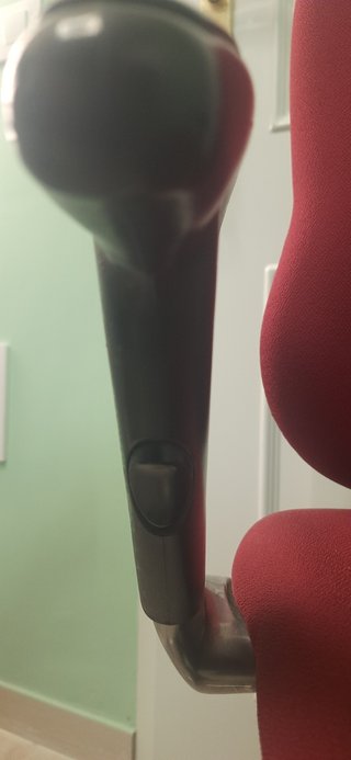 Silla de oficina Actiu con reposabrazos ajustables