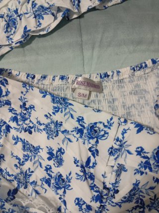 Conjunto floral azul y blanco