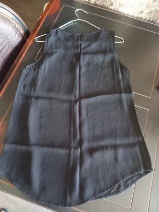 Blusa Stradivarius negra con cadena