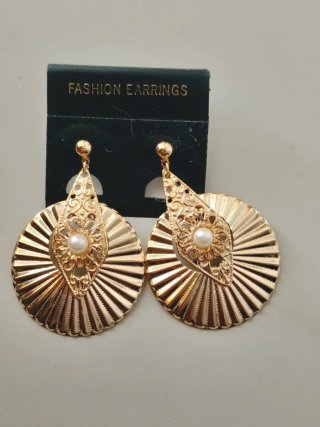 Pendientes vintage dorados con perla