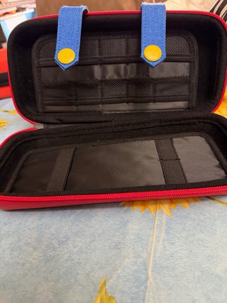 Custodia rigida Nintendo Switch rossa e blu