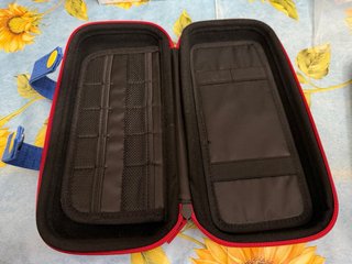 Custodia rigida Nintendo Switch rossa e blu