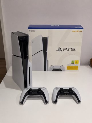 Ps5 1TB con 2 mandos