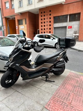 Kymco DTX 125 Negra Maxi Scooter