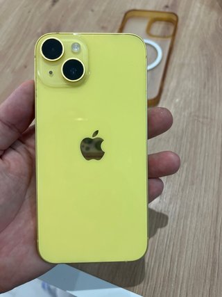 iPhone 14 Amarillo