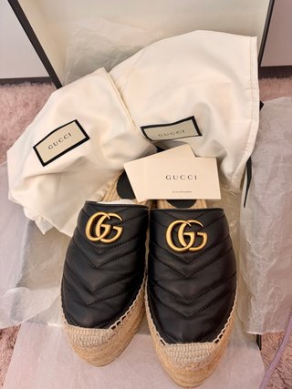 Sandalias Gucci de cuero negras y con plataforma