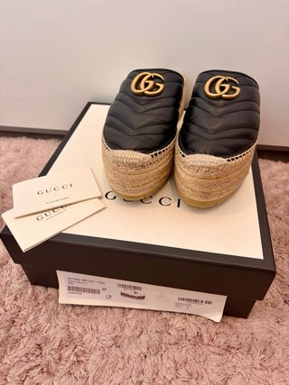 Sandalias Gucci de cuero negras y con plataforma