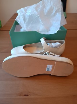 Merceditas de piel marca coconut a estrenar. T.30