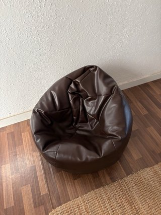 Puff de piel sintética marrón chocolate
