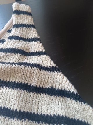 Vestido de rayas beige y negro