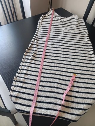 Vestido de rayas beige y negro