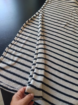 Vestido de rayas beige y negro