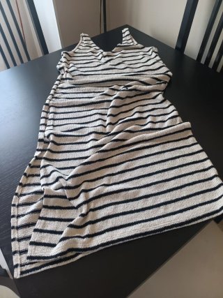 Vestido de rayas beige y negro