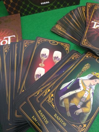 Baraja del Tarot Dorada Tikal
