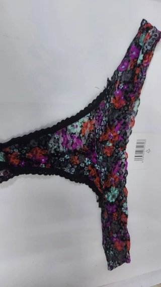 Tanga floral encaje