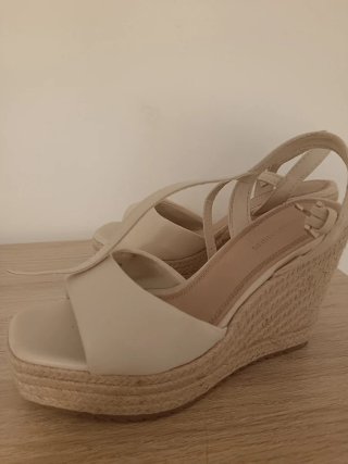 Cuñas beige con plataforma