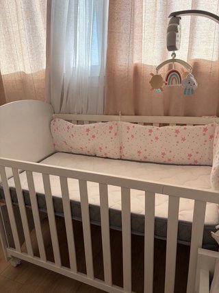 Cuna de madera con colchón. PRECIO NEGOCIABLE.
