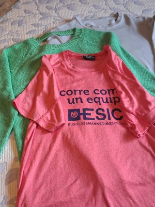 Lote 2 jerseys verde y rosa talla única