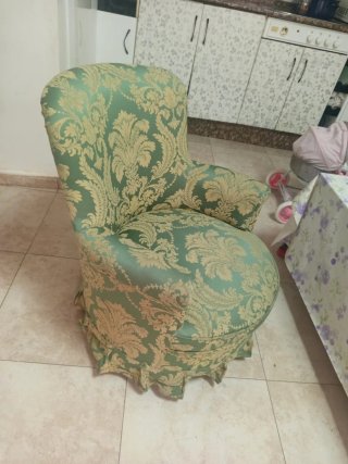 Sillón tapizado estilo clásico