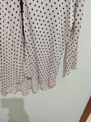 Blusa Zara lunares manga larga Talla L