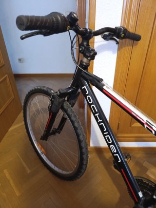 Bicicleta Rockrider Negra y Blanca
