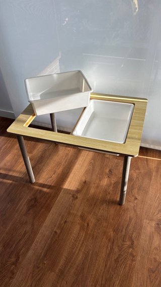 Mesa con bandejas para juegos infantil FLISAT