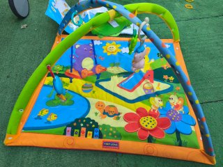 Gimnasio actividades bebé Tiny Love