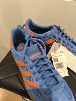 Zapatillas Adidas Azul y Naranja