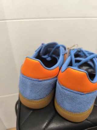 Zapatillas Adidas Azul y Naranja