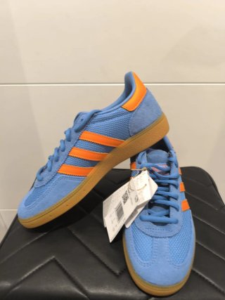 Zapatillas Adidas Azul y Naranja