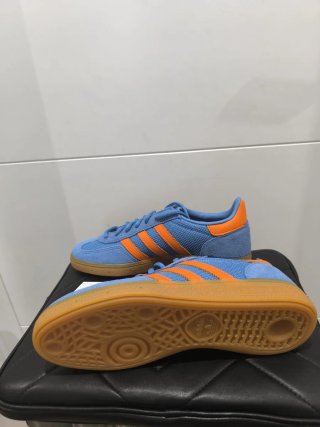 Zapatillas Adidas Azul y Naranja