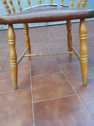 Silla de madera y cuero