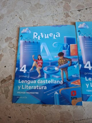 Tres libros. Revuela. Lengua 4 de primaria