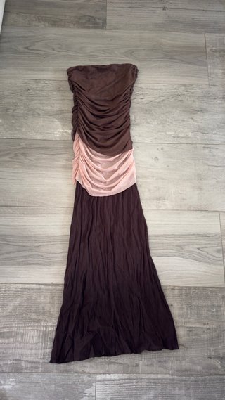 Vestido largo marrón y rosa de Zara
