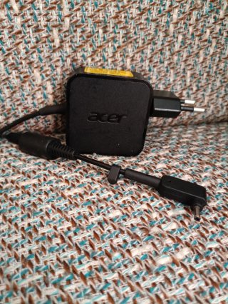 Cargador Acer para portátil W15-045N4B  original