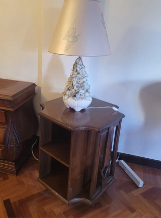 Mesa auxiliar giratoria de madera maciza