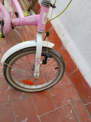 Bicicleta infantil rosa con asiento