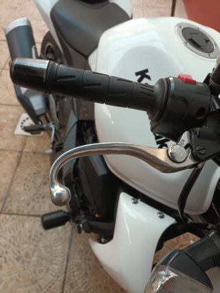 Kawasaki Z750 2011 Blanca