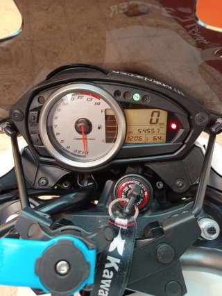 Kawasaki Z750 2011 Blanca